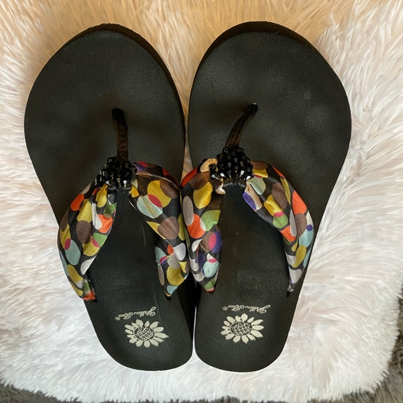 Yellow Box Polka Dot Fabric/Blk Sole w/Bling Black Stone Center Flip Flop Sandal - Picture 13 of 13